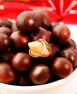 Конфеты орех в шоколаде, 100гр (7 шт)